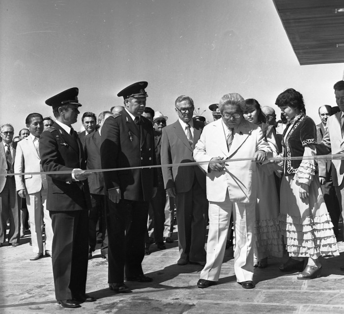 Manas 1980 openning